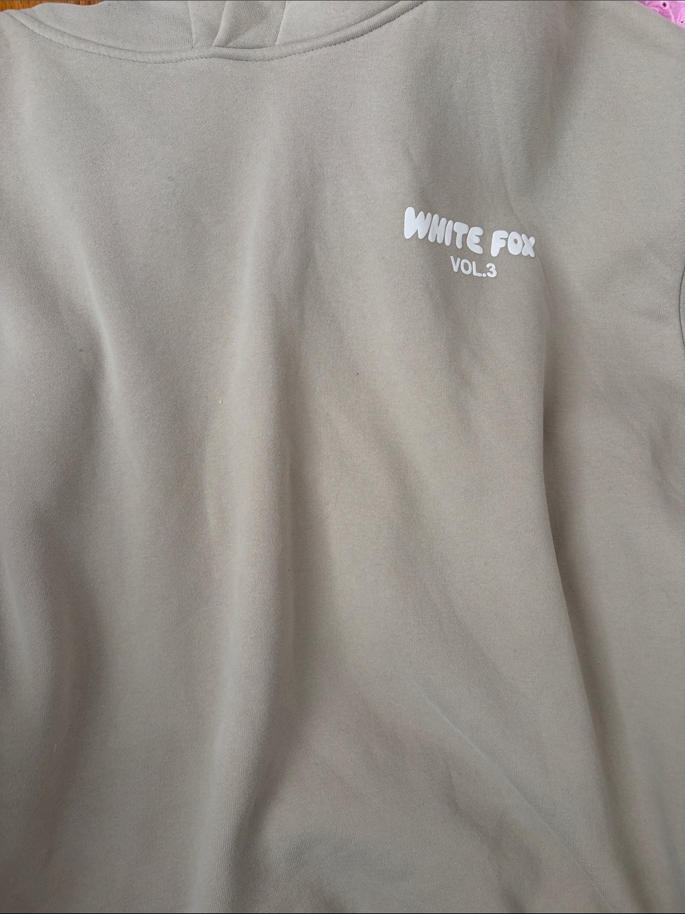 White Fox Boutique offstage Logo Hoodie - White Print size s/m amazing condition
